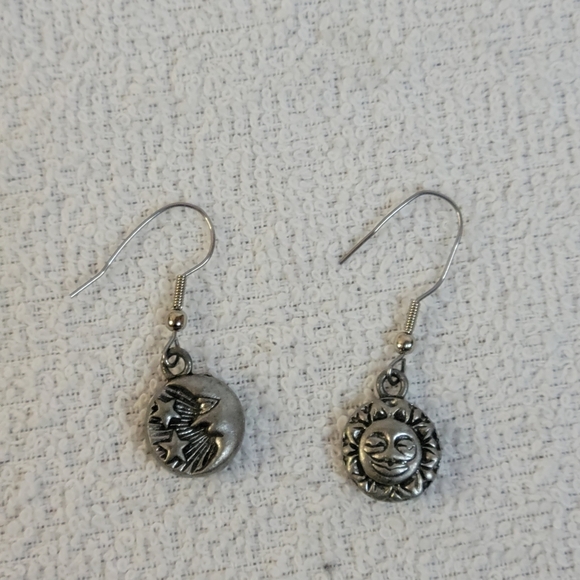 Vintage Handmade Sun and Moon Silver Dangle Pierced earrings - Picture 2 of 9